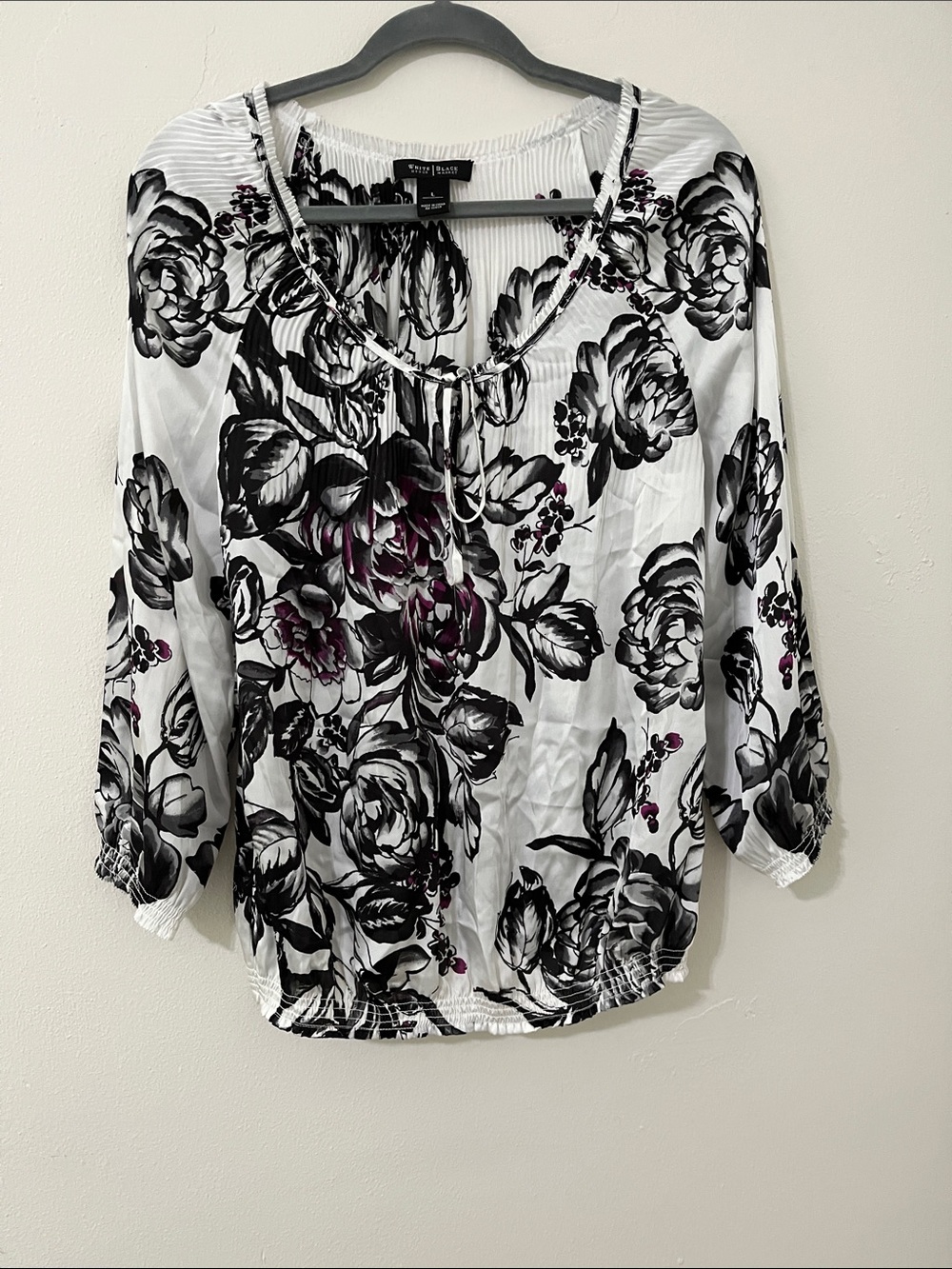 White House Black Market Floral Top size Large